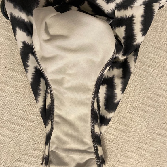 maternity swimsuit by "Liz Lang Maternity - Picture 4 of 4